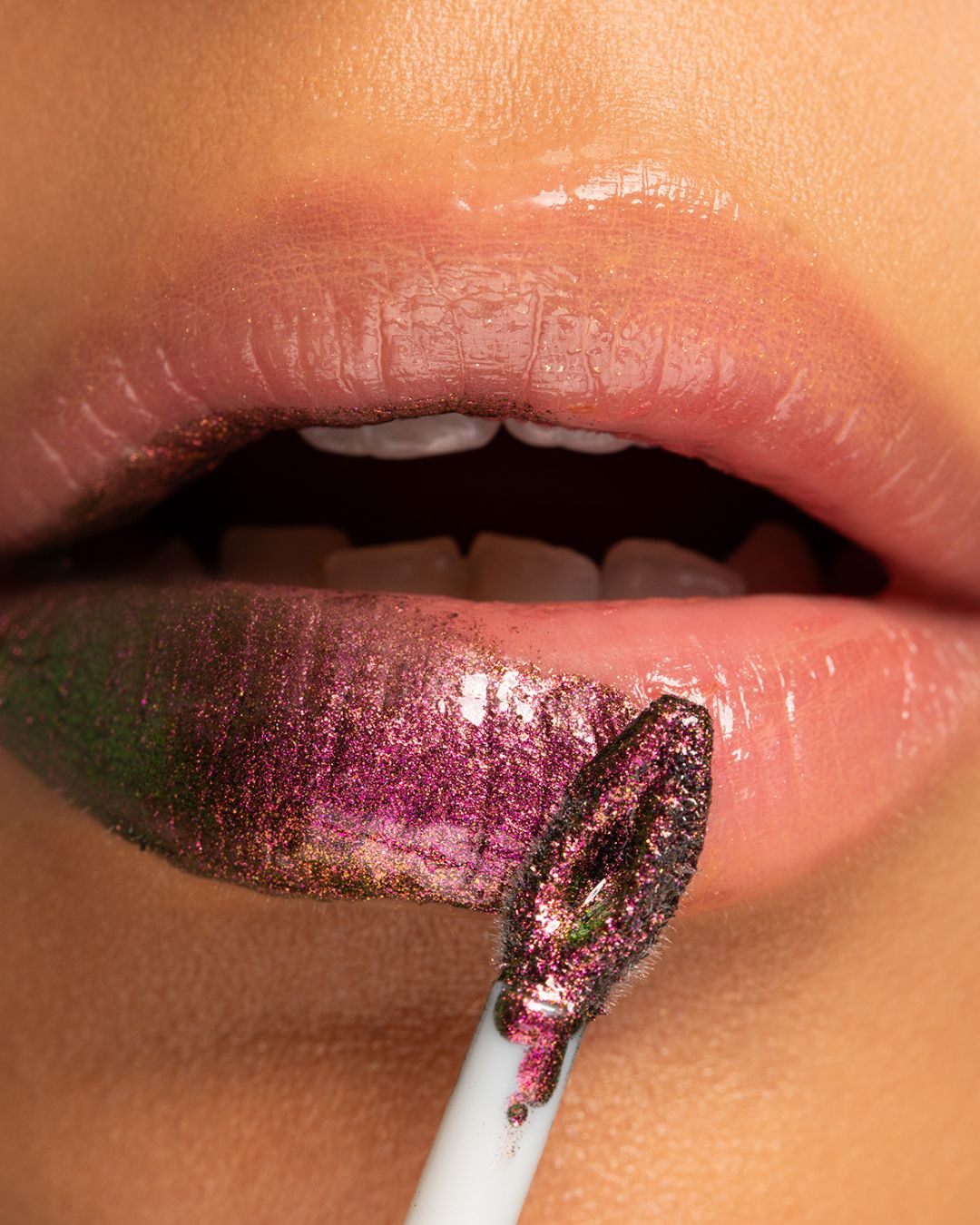 GLAM RIOT BURGUNDY CHAMELEON CHROME huulikiilto