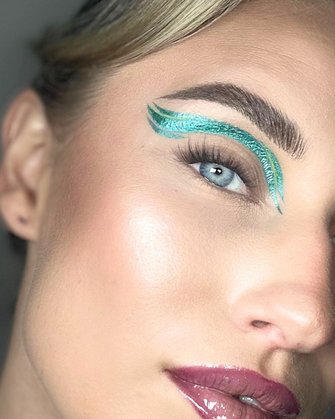 GLITTERNISTI Metallinhohtoinen eyeliner – Diamond Green