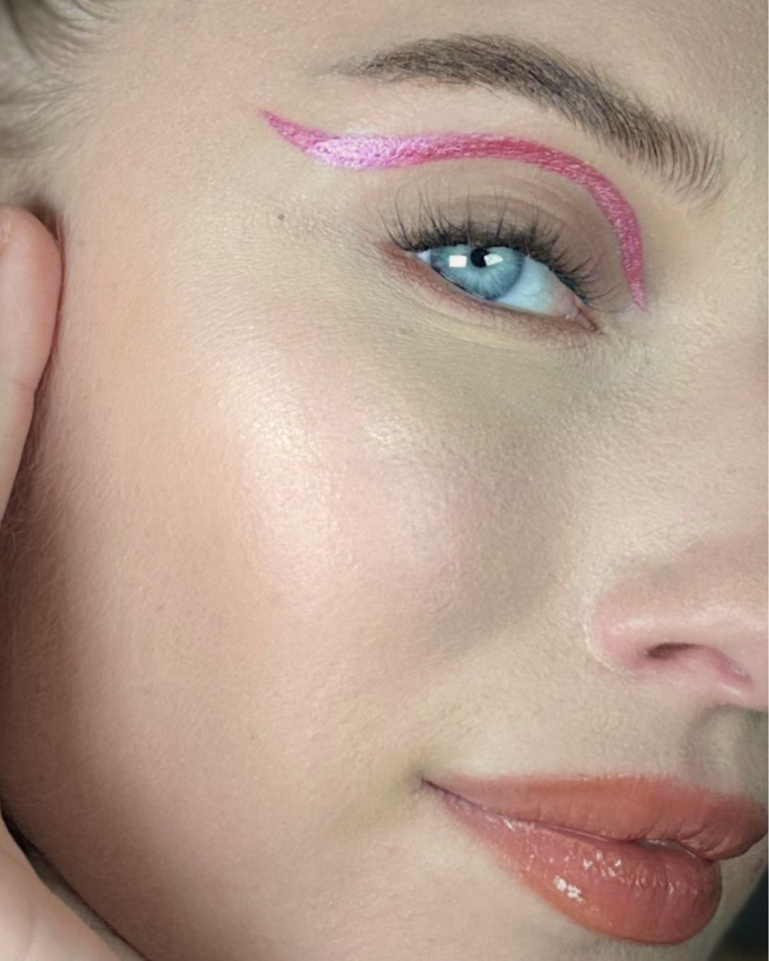 GLITTERNISTI Metallinhohtoinen eyeliner – Rose Pink