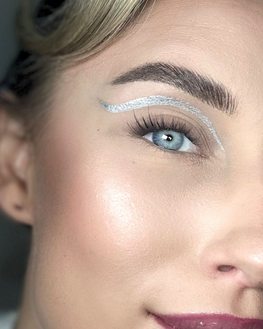 GLITTERNISTI Metallinhohtoinen eyeliner – Shiny Silver