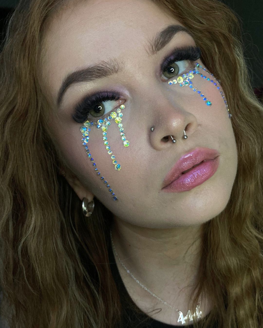 CRY BABY – Halloween-look settinä